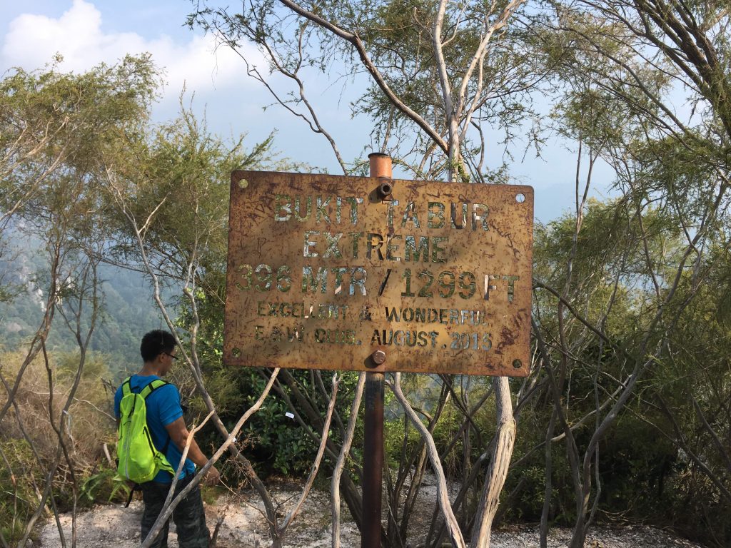 Hiking di Bukit Tabur Far East dan Tabur Extreme
